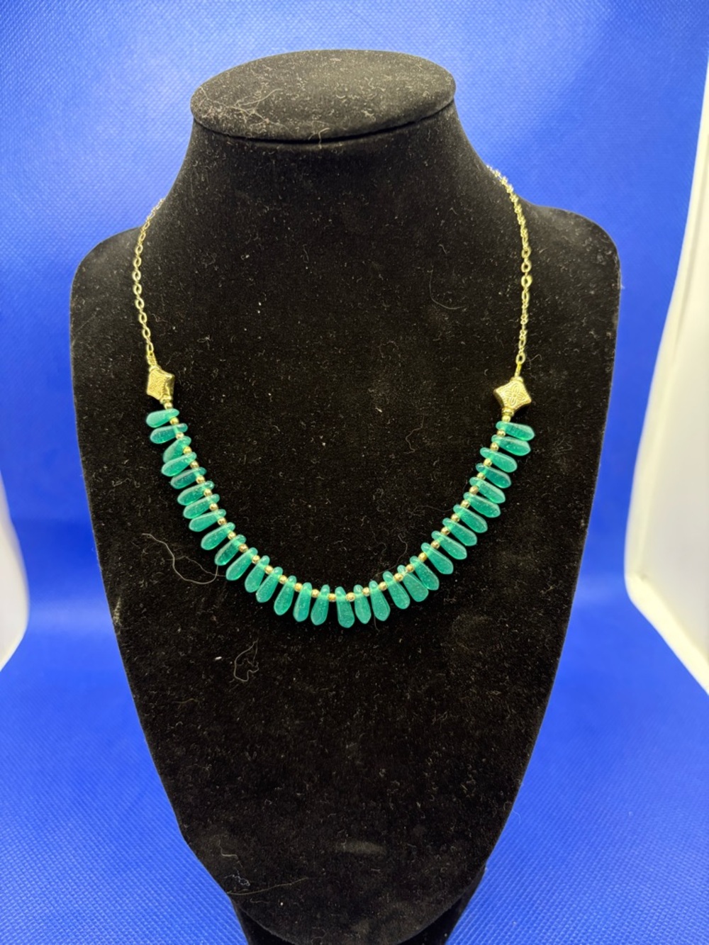 Green Teardrop Beaded Necklace Gold Tone Adjustable Vintage Style